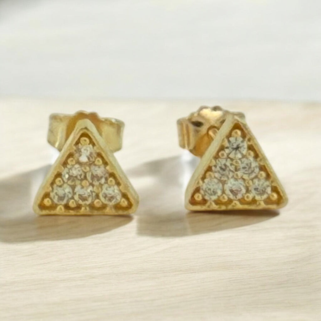 Earrings 10k zicornia Weight 0.9gm