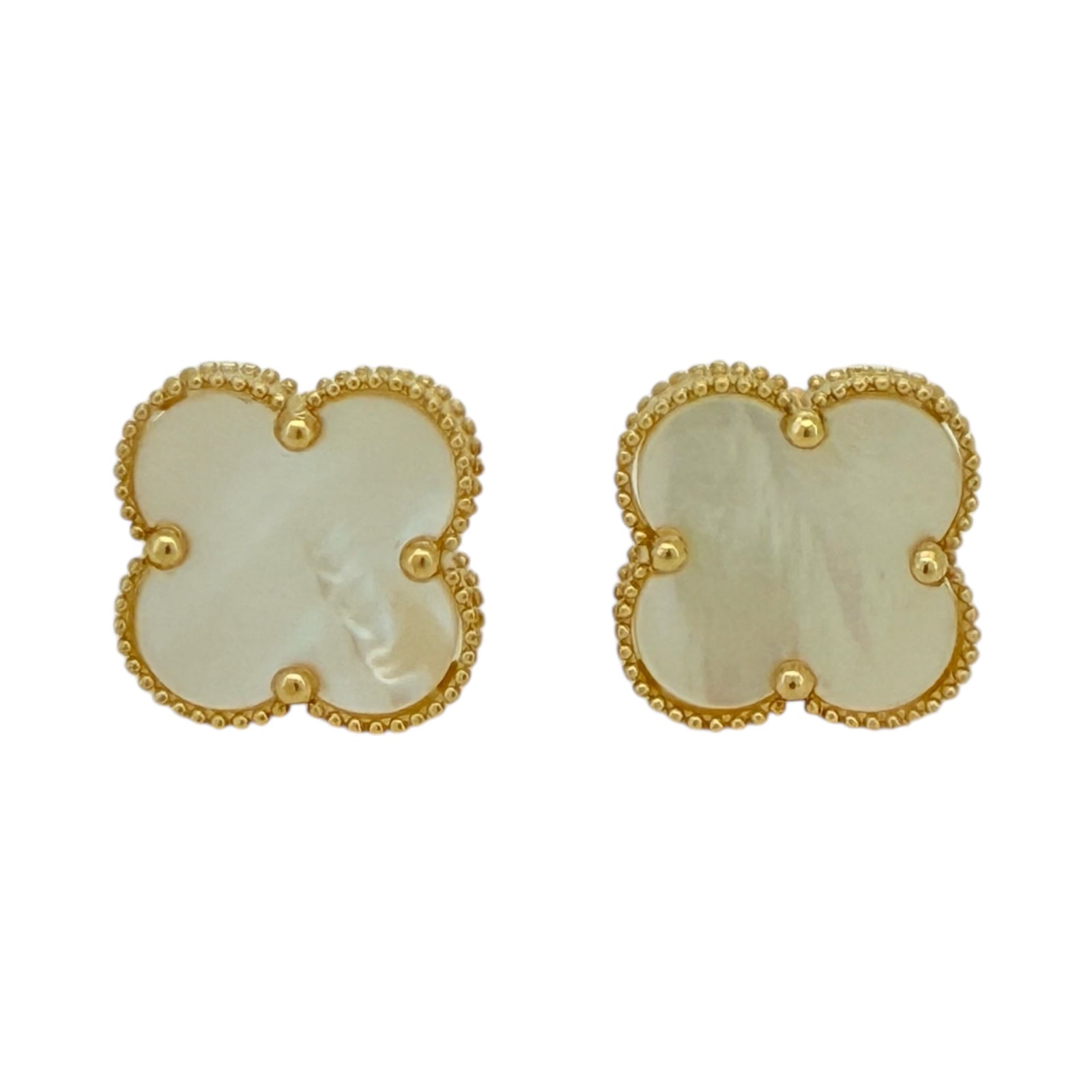 Earrings White flower 10k Weight 1.3gm