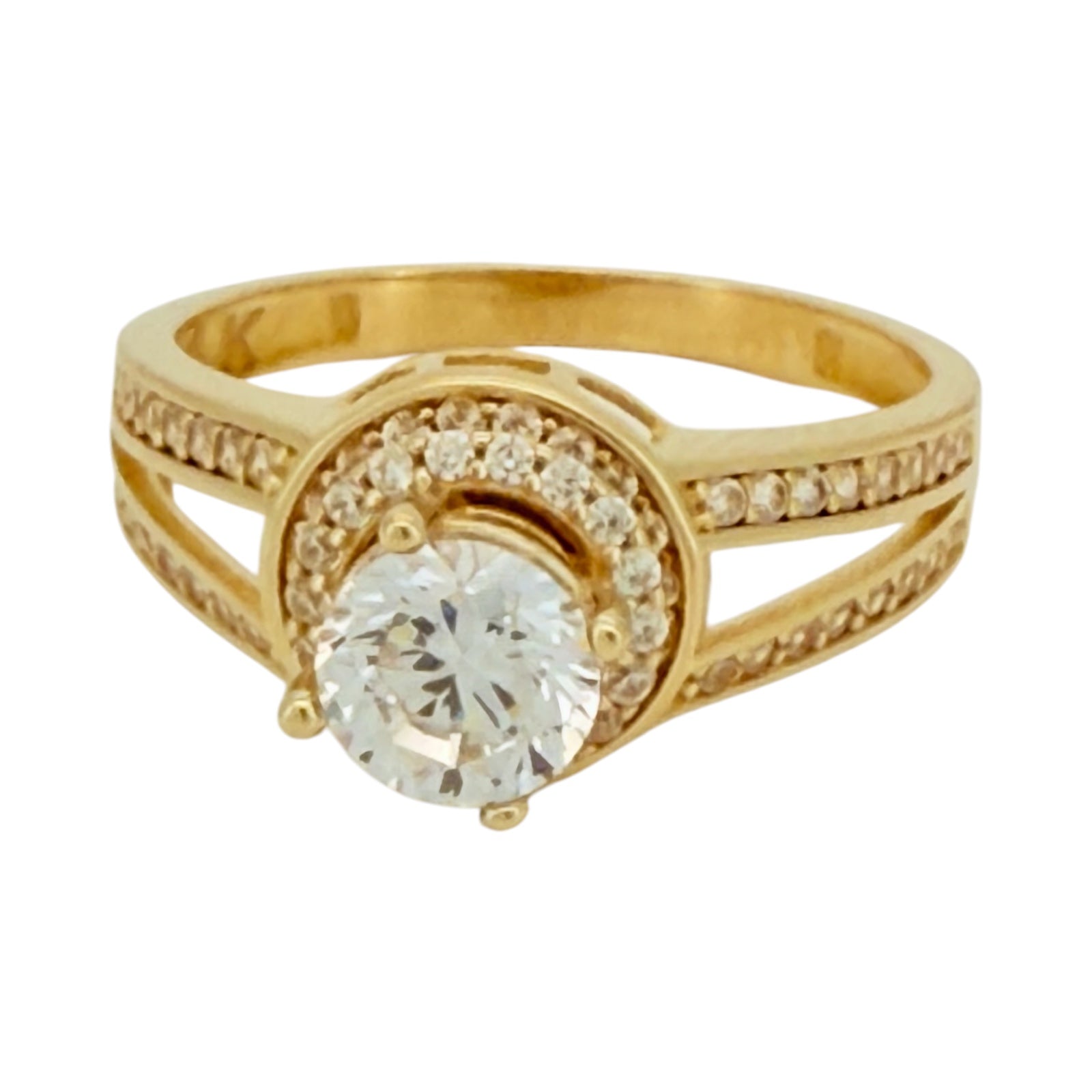 Rings Women 14 KT zicornia Size 7/5 Weight 3.6gm