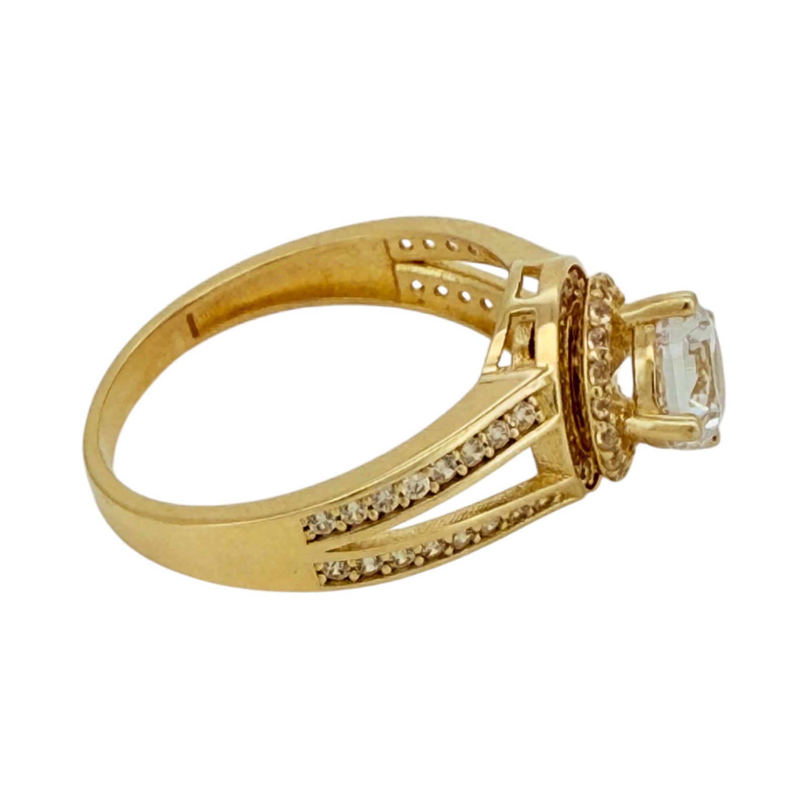 Rings Women 14 KT zicornia Size 7/5 Weight 3.6gm