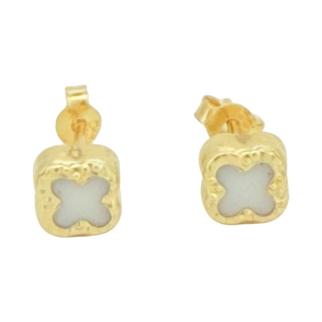 Earrings White flower 14 KT Weight 1.1gm