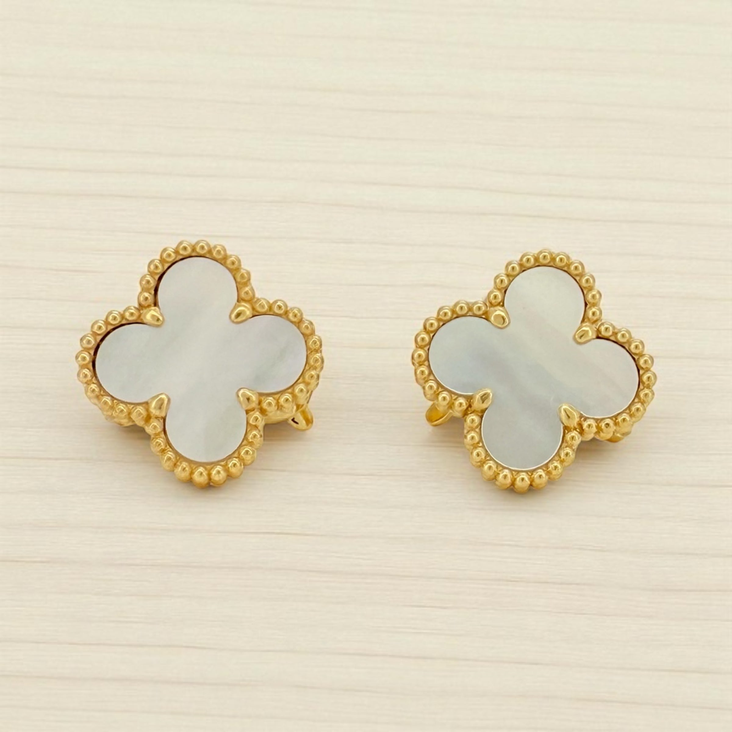 Earrings Mother-of perla 18K Weight 6gm