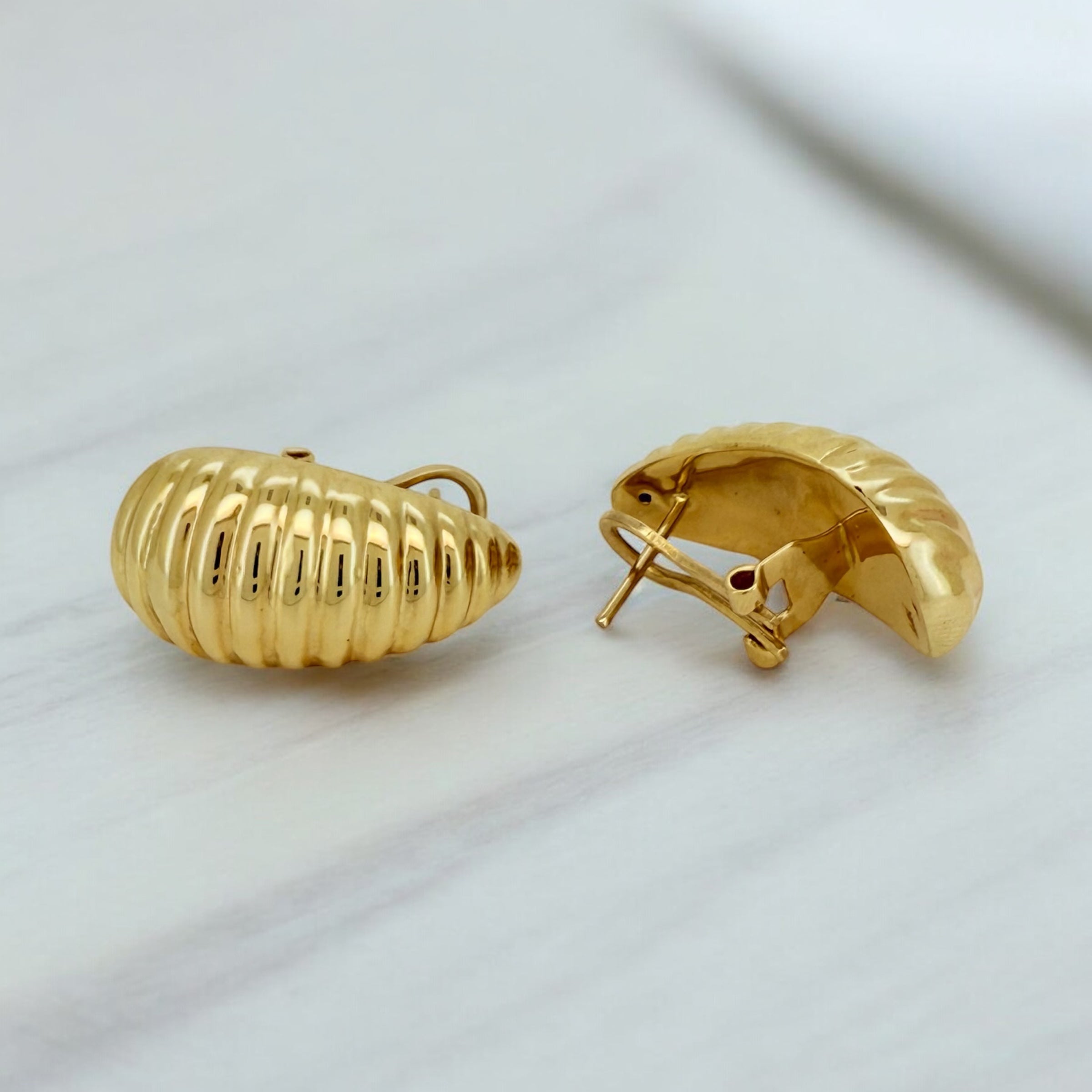 Earrings Omega 10k Hollow Weight 3.4gm