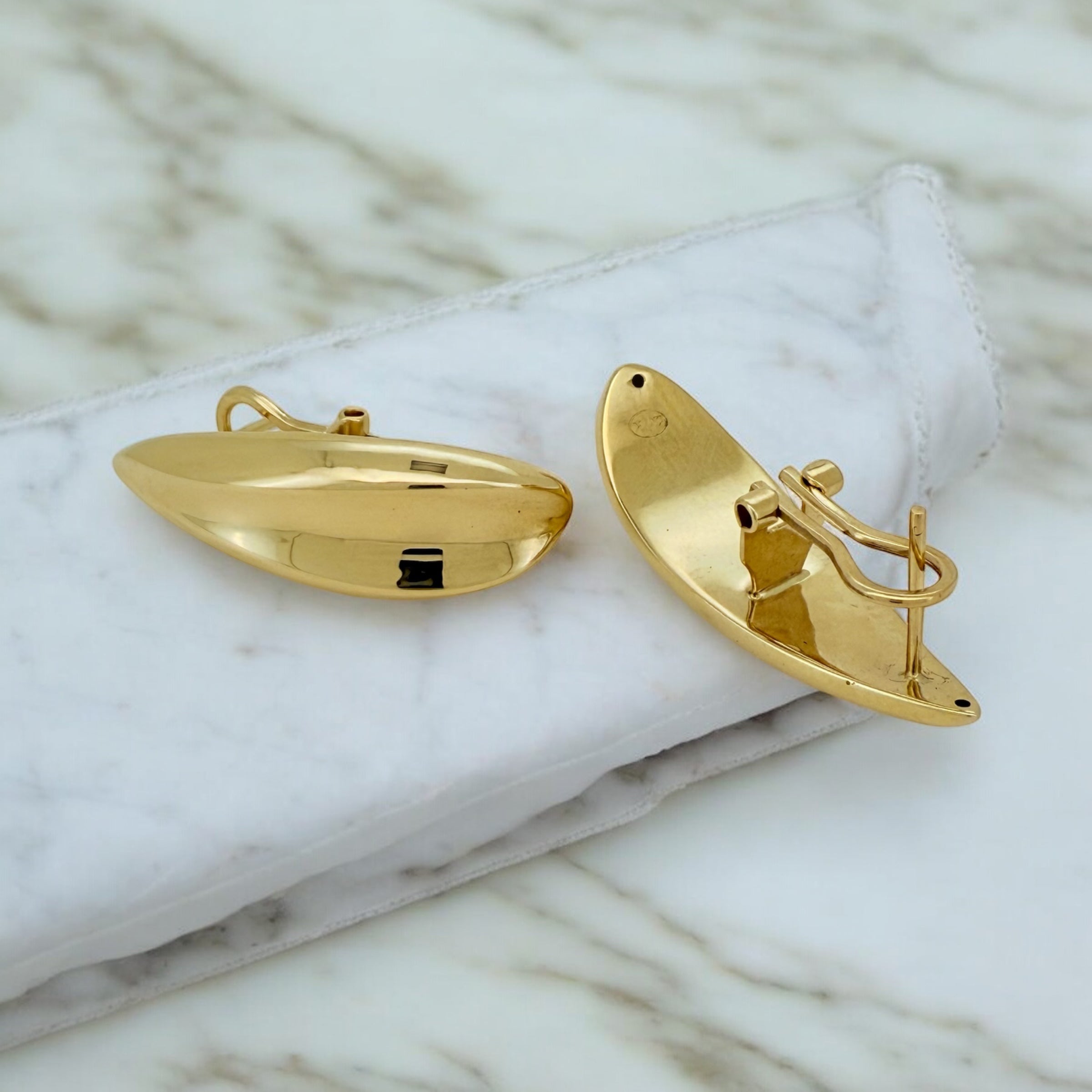 Earrings Omega 10k Hollow Weight 3.7gm