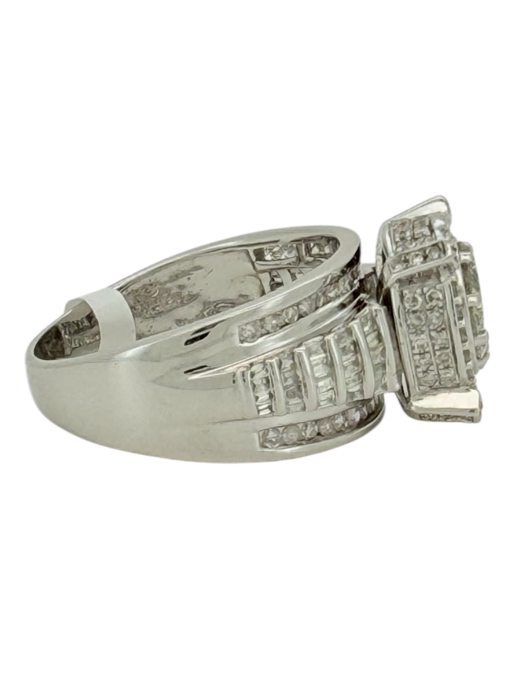 Rings Women 1.01ct 14 KT diamonds Size 7 Weight 5.5gm